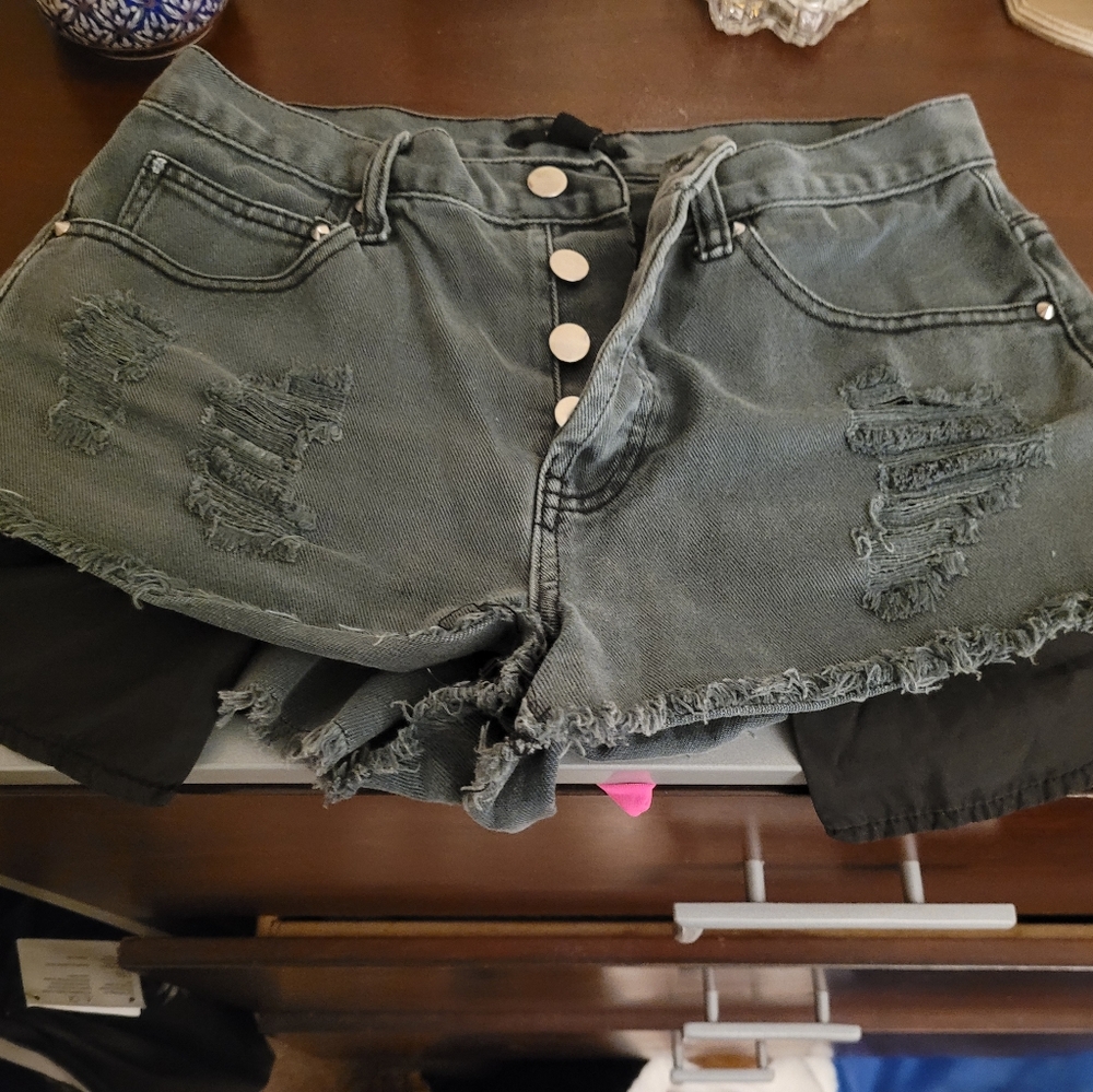 Trendy Grey shorts